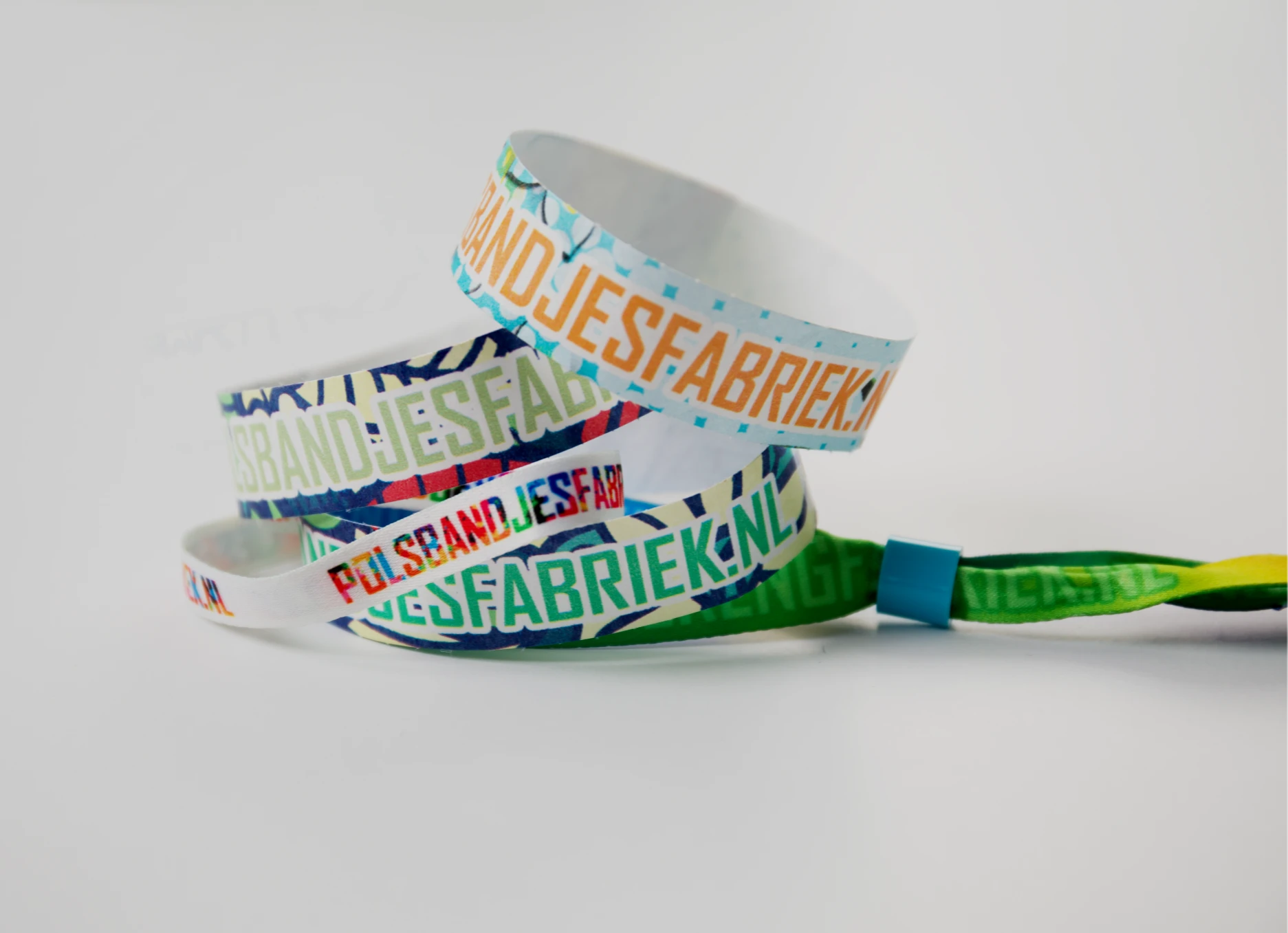 Farbenfrohe Armbänder entwerfen
